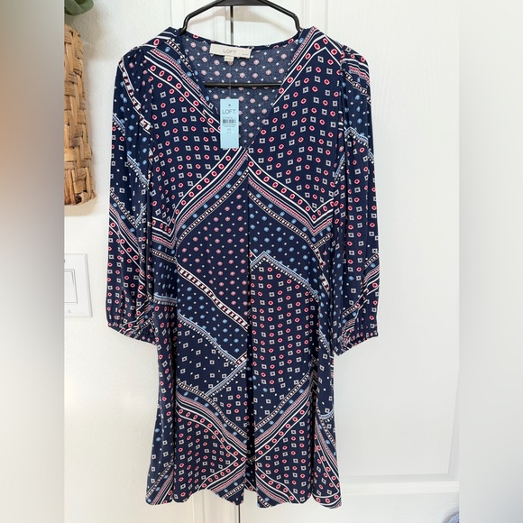 LOFT Dresses & Skirts - LOFT Navy Geometric Print V-Neck Dress with Pink Accents